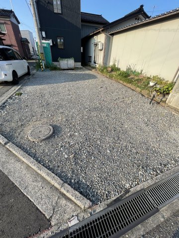 駐車場　※工事中の写真です。