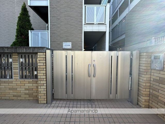 レオパレスラ ピアンタ都立家政の外観写真