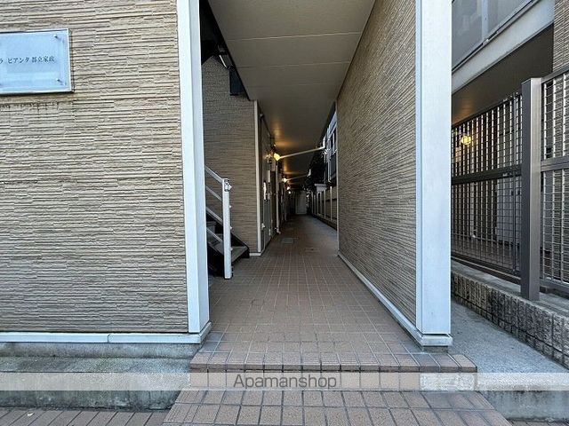 レオパレスラ ピアンタ都立家政の外観写真