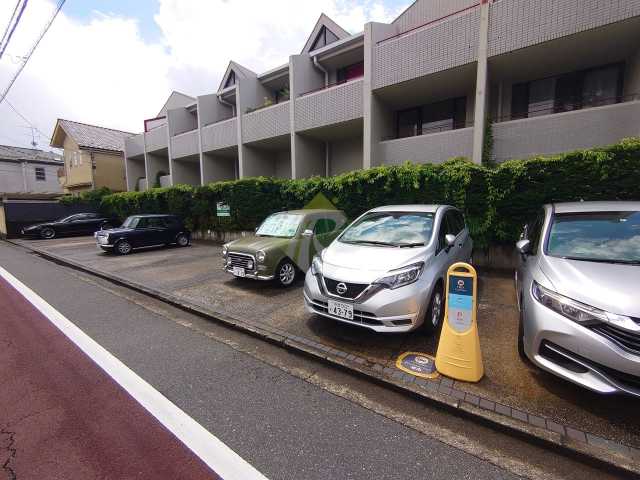 駐車場　室内見学承ります。当店掲載物件以外もまとめてお問合頂けます。