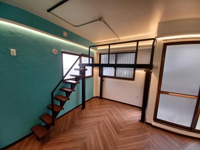 沖縄都市モノレール 美栄橋駅 徒歩5分 5階建 築43年の居間写真