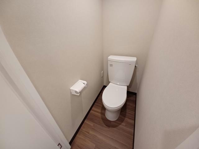 沖縄都市モノレール 美栄橋駅 徒歩5分 5階建 築43年のトイレ写真