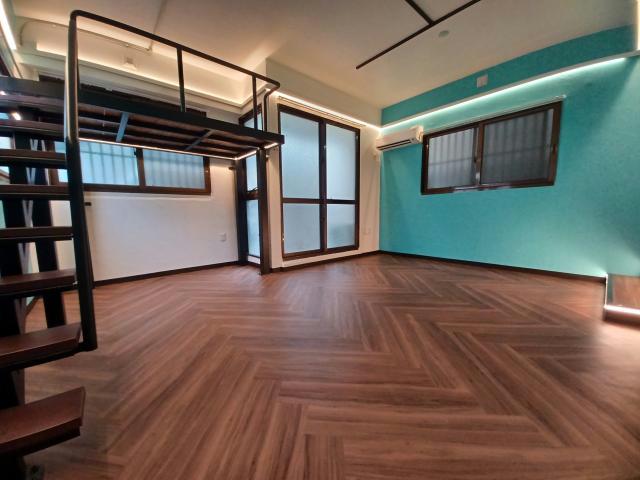 沖縄都市モノレール 美栄橋駅 徒歩5分 5階建 築43年の居間写真