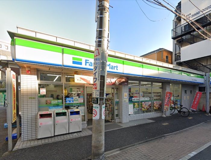 コンビニ　ファミリーマート 足立五反野駅前店（コンビニ）まで403m