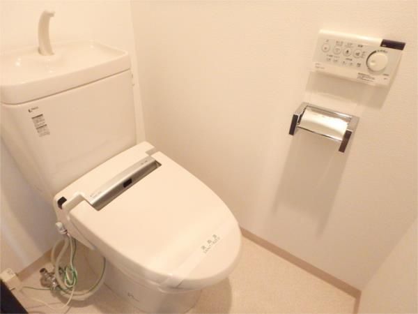 京急本線 戸部駅 徒歩7分 7階建 築18年のトイレ写真