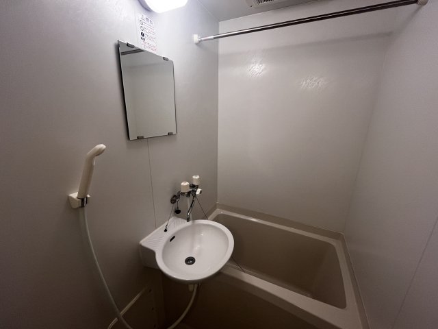 レオパレスビロージュ中山手の風呂写真