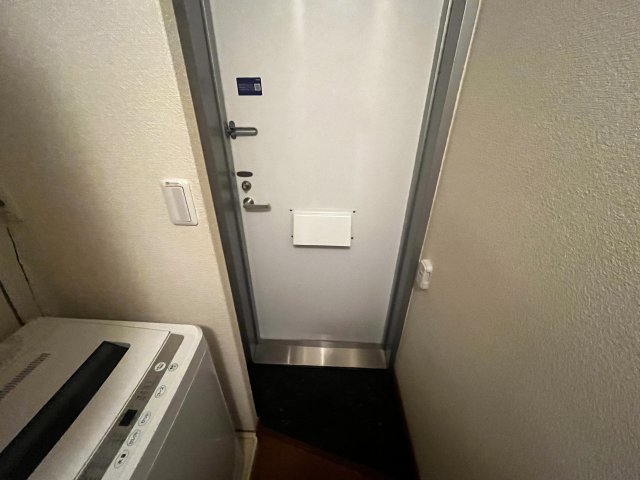 レオパレスビロージュ中山手の玄関写真