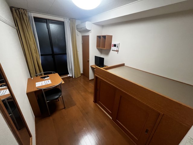 レオパレスビロージュ中山手の居間写真