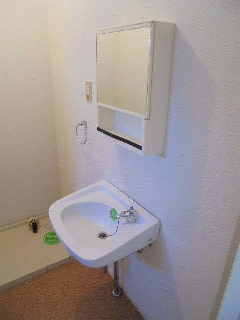 洗面設備　写真は204号室です（参考）