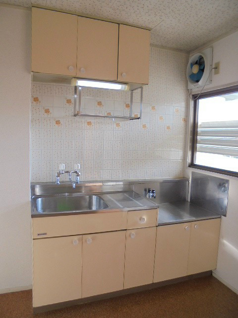 キッチン　写真は204号室です（参考）