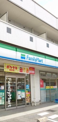 コンビニ　ファミリーマート練馬平和台店（コンビニ）まで300m