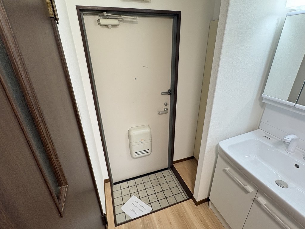 玄関　玄関廻り　シューズＢＯＸあります