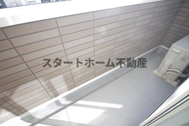 バルコニー　暖かな日差しのふりそそぐバルコニー