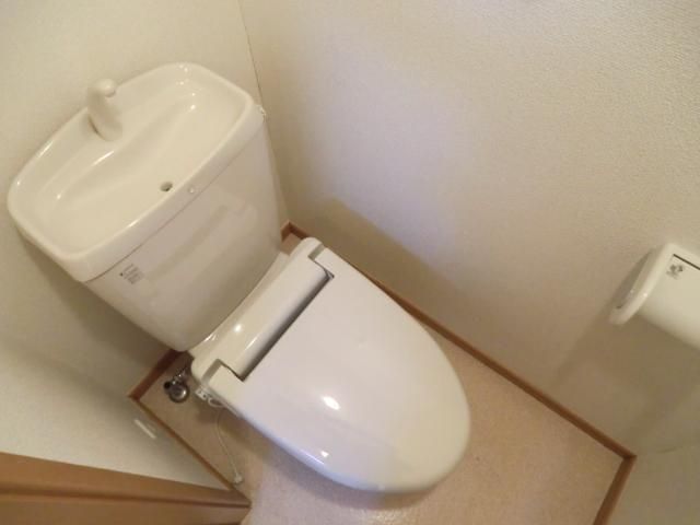 トイレ　暖房便座付き
