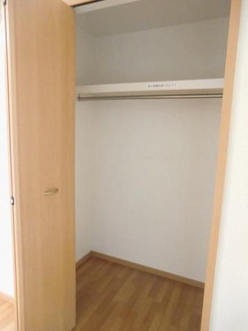 その他設備　奥行きあるクローゼット