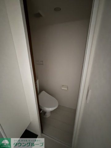 トイレ　類似タイプ参考写真 ★奇数階・偶数階で木材や壁の色が異なり…