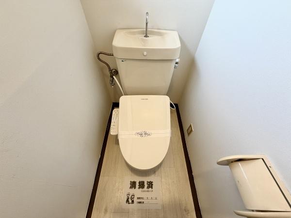 ＪＲ東金線 福俵駅 2階建 築37年のトイレ写真