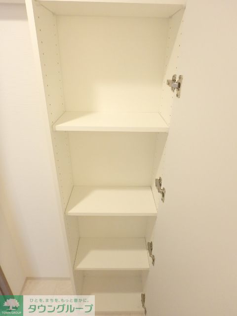 収納　リネン庫（洗面台横の収納スペース）