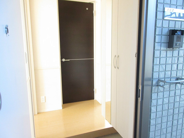 玄関　※別部屋参考写真