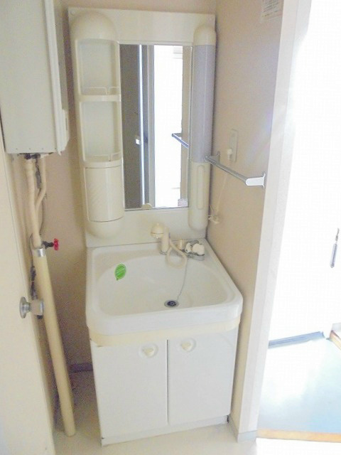 洗面設備　写真は102号室のものです。