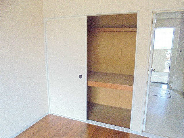 収納　写真は102号室のものです。