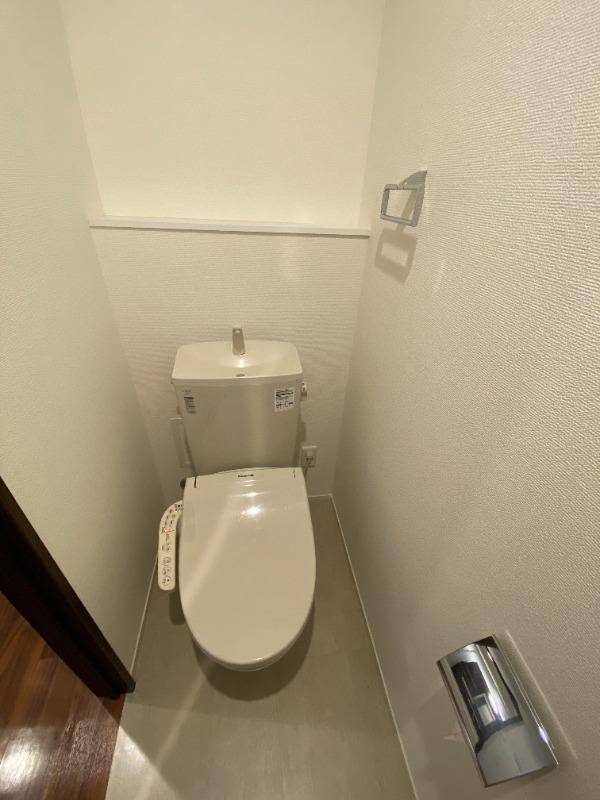 トイレ　同物件内別号室のお写真です。