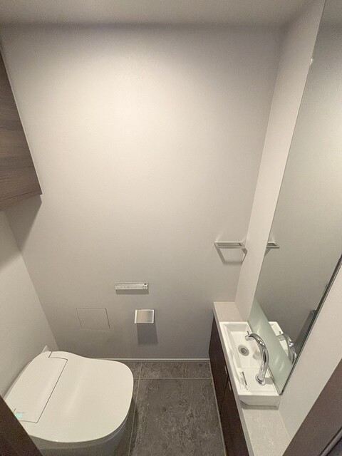 トイレ　※写真は同タイプ住戸です。