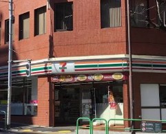 コンビニ　セブンイレブン九段南大妻通り店（コンビニ）まで208m