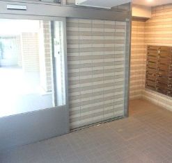 エントランス　建物の内部です