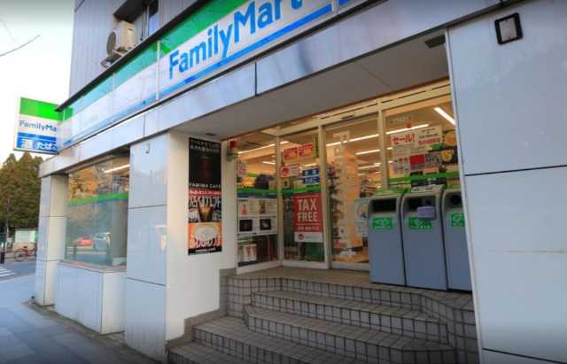 コンビニ　ファミリーマート九段下駅西店（コンビニ）まで45m