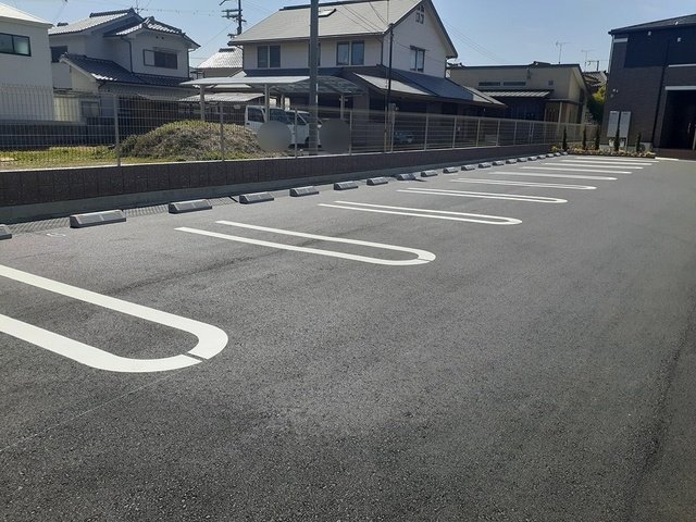 駐車場　車をお持ちの方に嬉しい駐車場付きの物件です