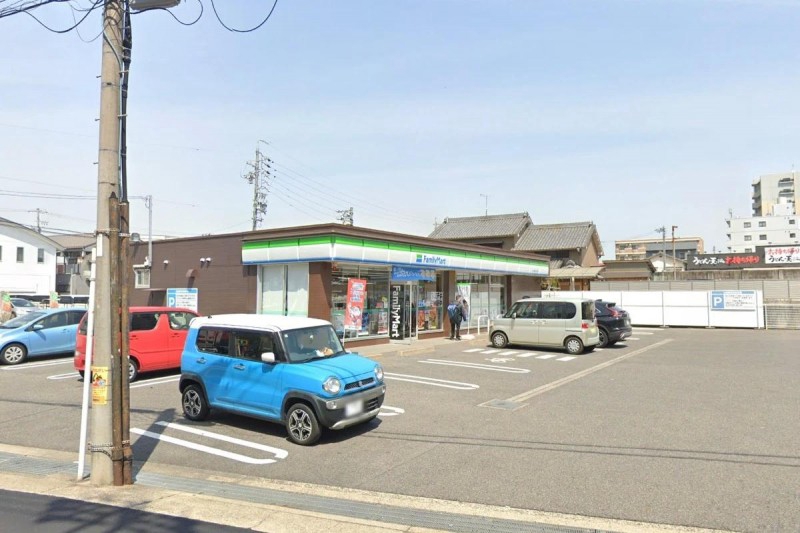 コンビニ　ファミリーマート 天白野並二丁目店（コンビニ）まで585m