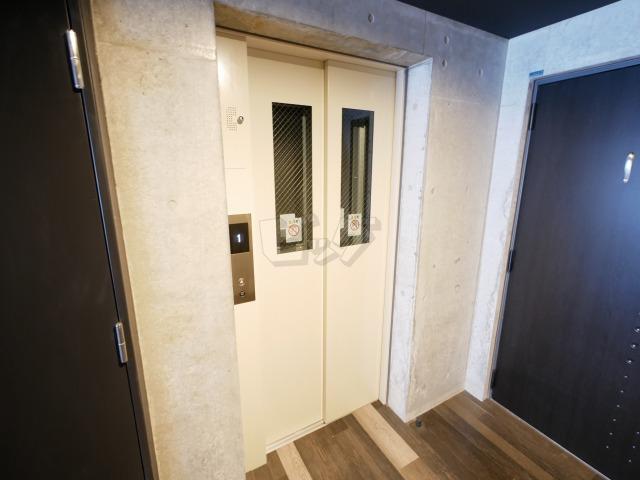 ロビー　エレベーター