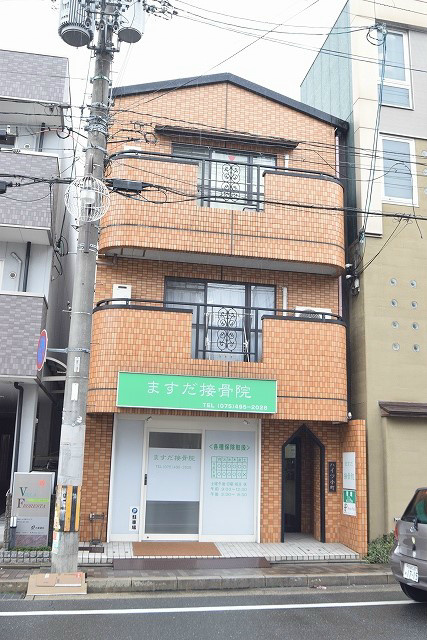 京都市北区小山初音町のマンションの建物外観