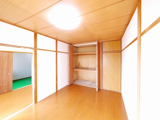 居室・リビング　こちらのリビングで趣味の時間をお楽しみください