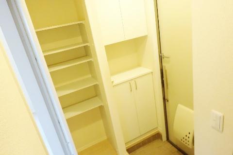 収納　シューズボックス