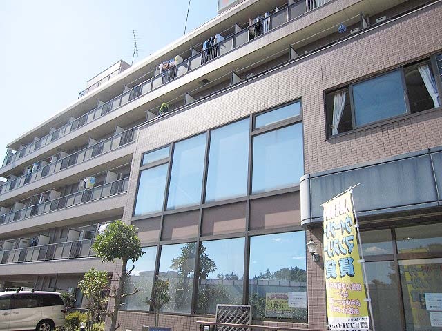 川崎市麻生区片平のマンションの建物外観