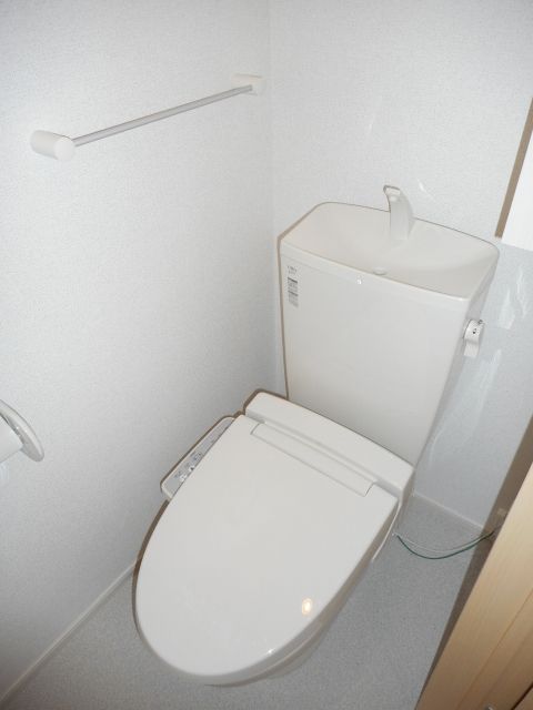 【メゾン・さくらIIのトイレ】