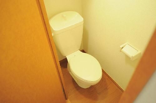 【笛吹市石和町川中島のアパートのトイレ】