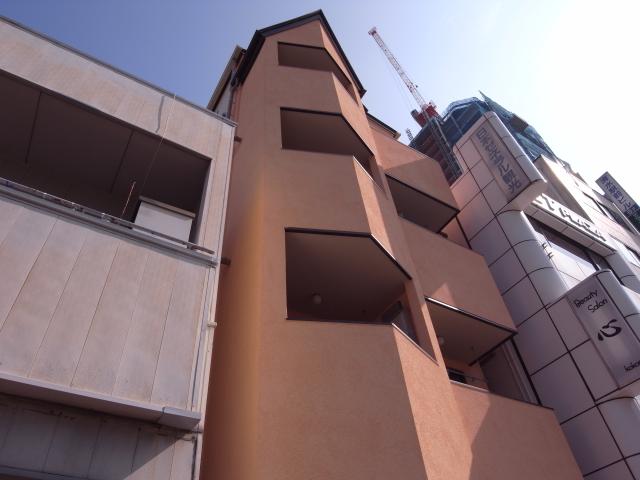 静岡市清水区本郷町のマンションの建物外観