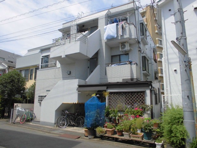 目黒区目黒本町のマンションの建物外観