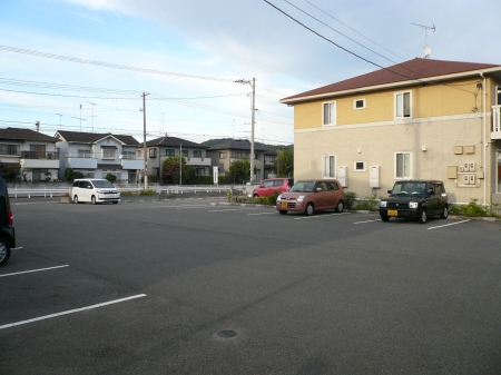 【福山市千田町のアパートの駐車場】