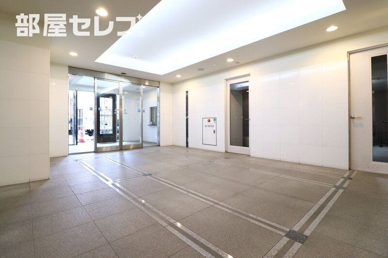 【プレサンス名古屋STATIONアブソリュートのエントランス】