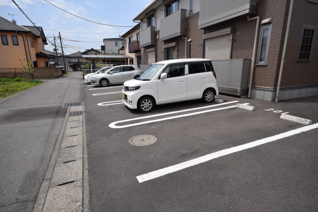 【ブランクロスIIIの駐車場】