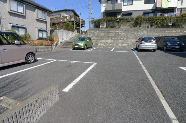 【ビューテラスハイム　弐番館の駐車場】