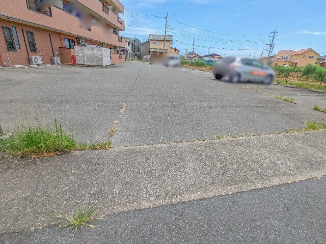 【伊勢崎市連取町のアパートの駐車場】