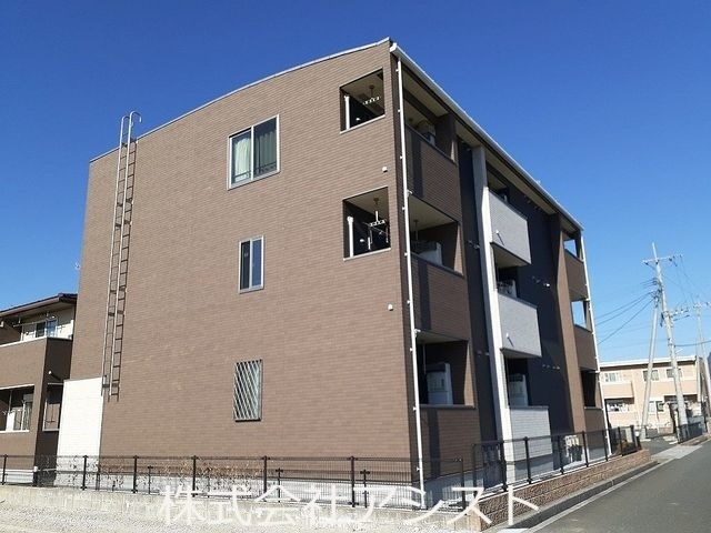 田川市大字伊田のアパートの建物外観