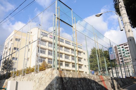 【春日野道の中学校】