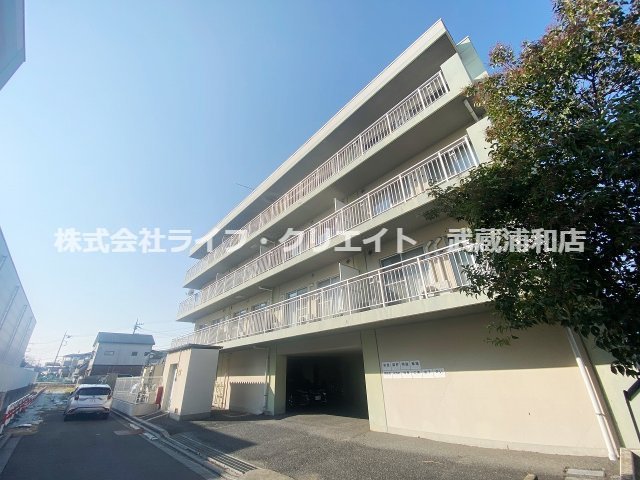 さいたま市桜区田島のマンションの建物外観