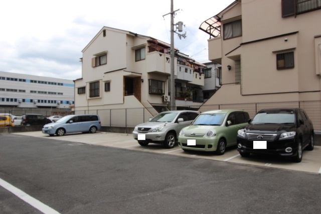 【伊丹市藤ノ木のマンションの駐車場】